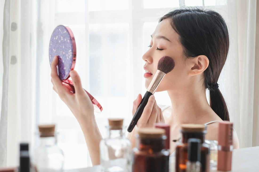 How to Maintain and Clean Your Cosmetic Mirror for Better Reflection